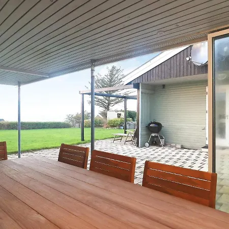 Beachfront Family Retreat - By Traum Ferienhaus Næs