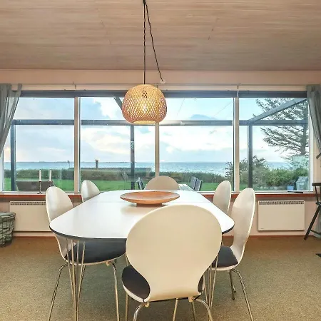 Beachfront Family Retreat - By Traum Ferienhaus Næs