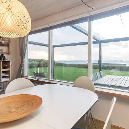 Beachfront Family Retreat - By Traum Ferienhaus Næs