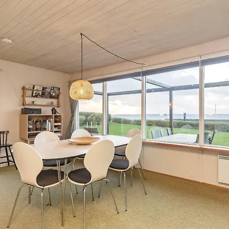 Beachfront Family Retreat Holiday home