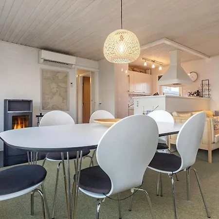 Beachfront Family Retreat *